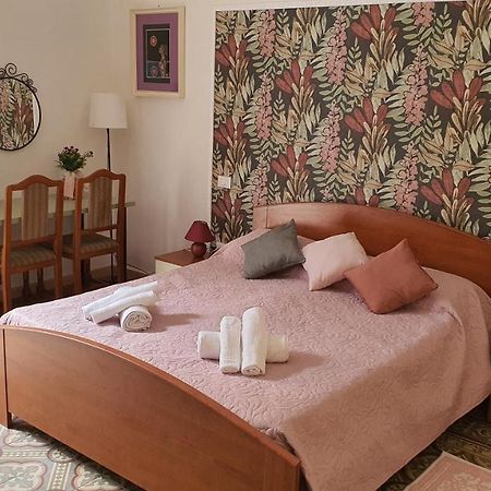 Victoria Suite Casa Vacanza Таранто Екстериор снимка