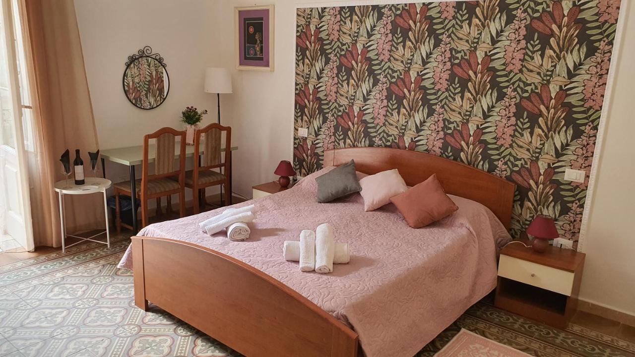 Victoria Suite Casa Vacanza Таранто Екстериор снимка