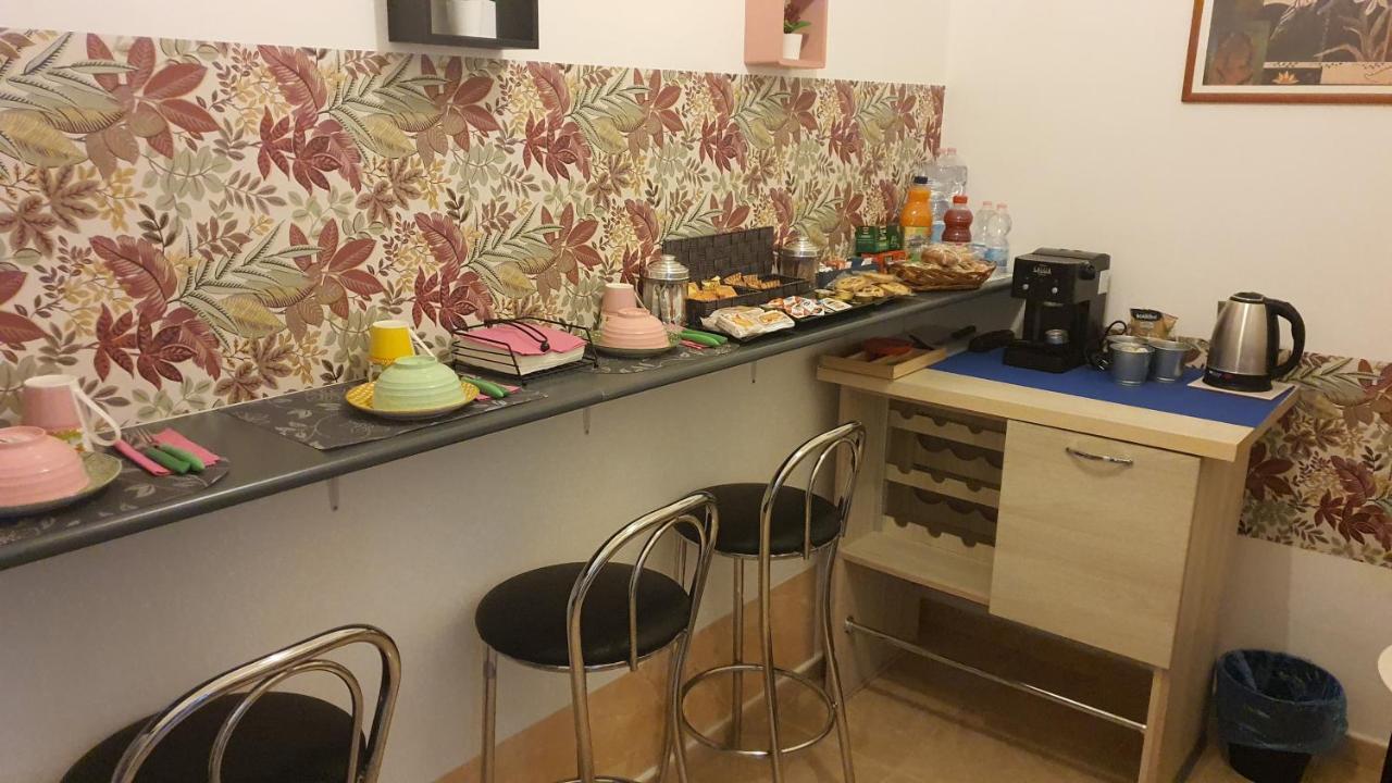 Victoria Suite Casa Vacanza Таранто Екстериор снимка