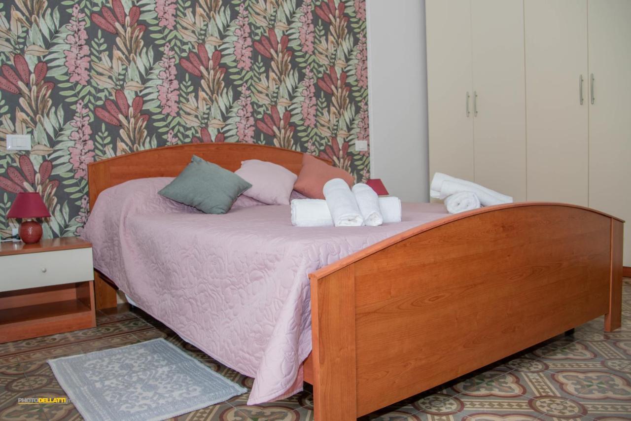 Victoria Suite Casa Vacanza Таранто Екстериор снимка