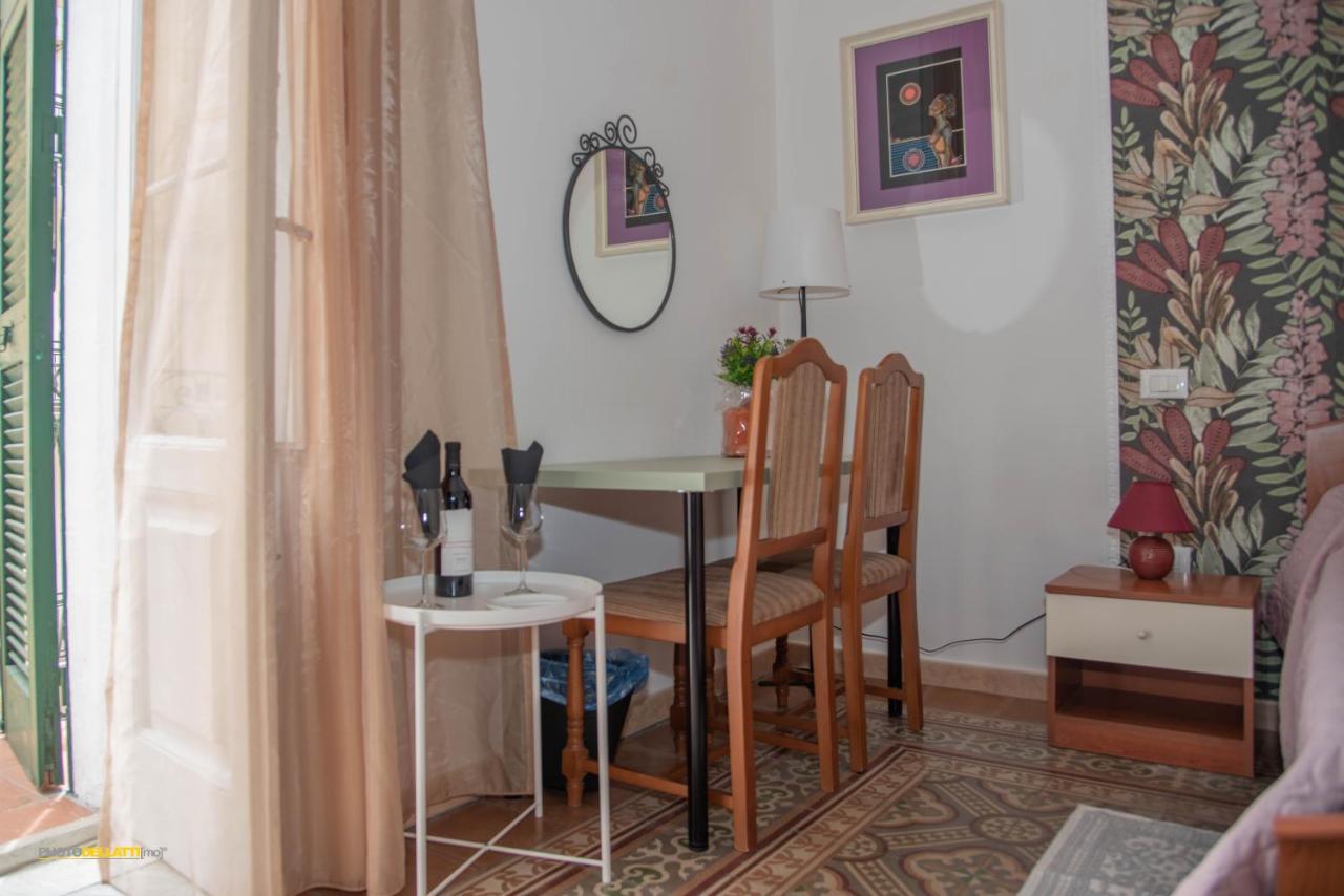 Victoria Suite Casa Vacanza Таранто Екстериор снимка