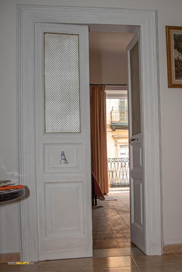 Victoria Suite Casa Vacanza Таранто Екстериор снимка