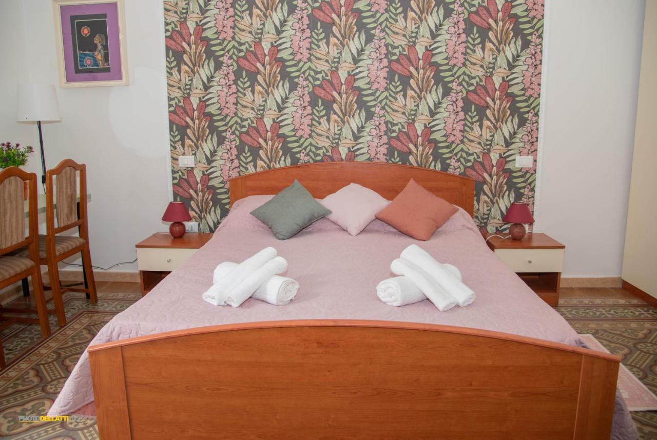 Victoria Suite Casa Vacanza Таранто Екстериор снимка