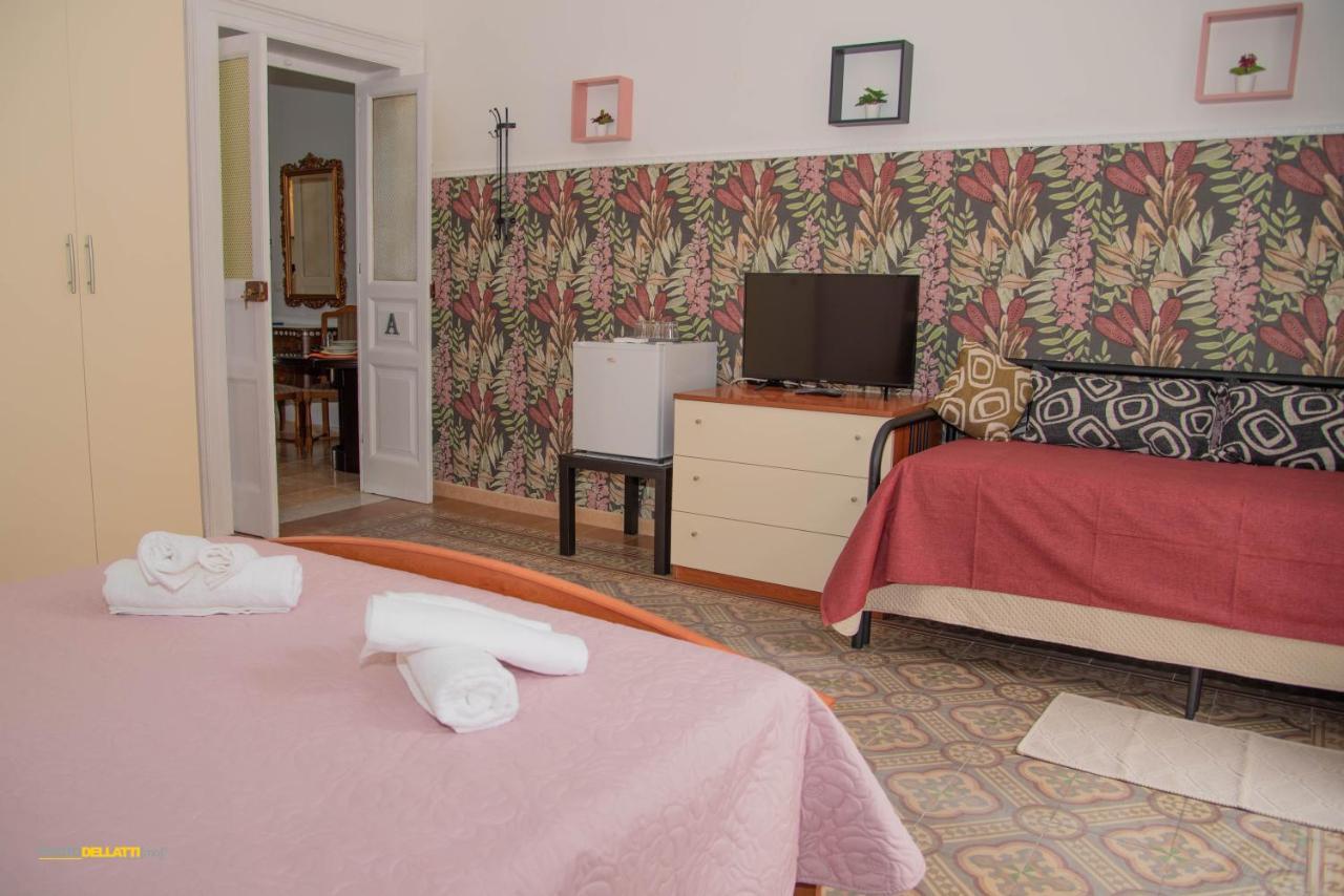 Victoria Suite Casa Vacanza Таранто Екстериор снимка