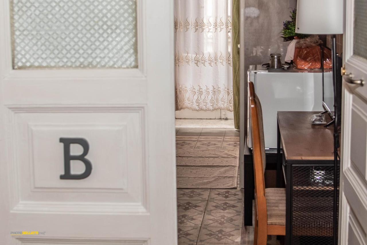 Victoria Suite Casa Vacanza Таранто Екстериор снимка