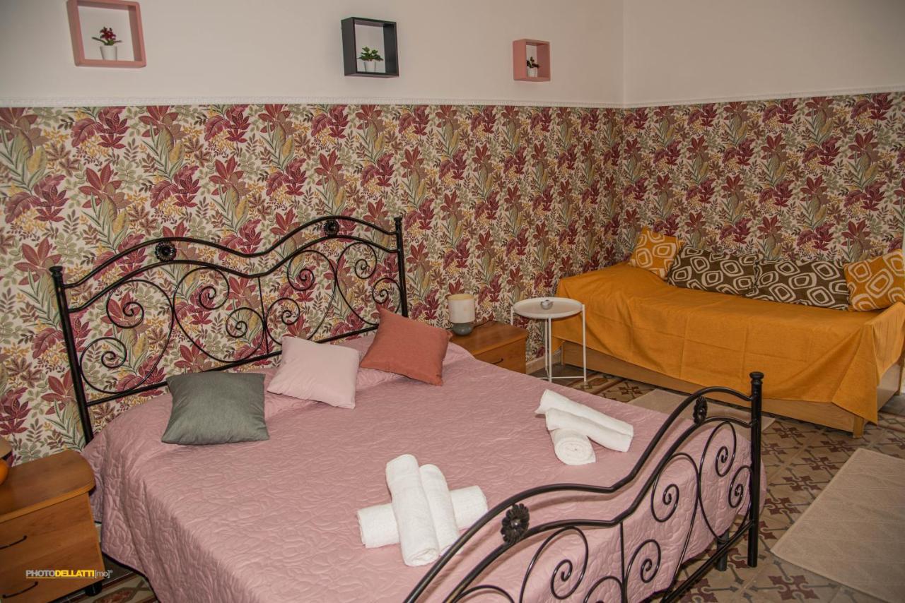 Victoria Suite Casa Vacanza Таранто Екстериор снимка