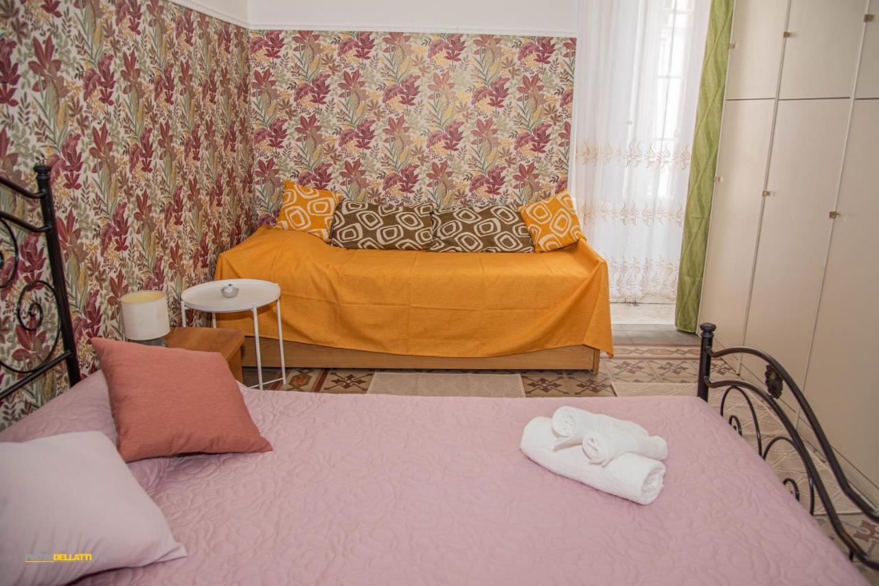 Victoria Suite Casa Vacanza Таранто Екстериор снимка