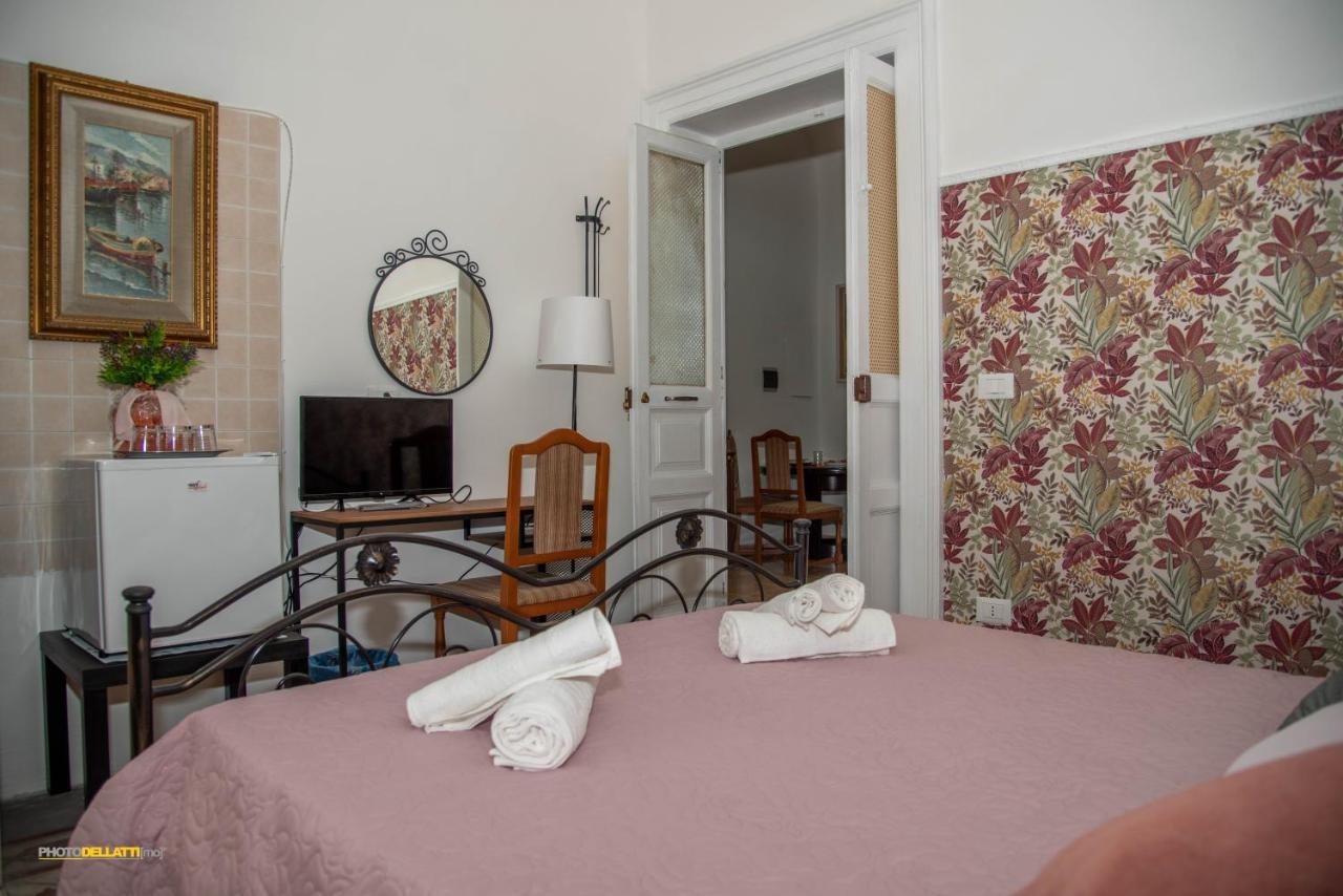 Victoria Suite Casa Vacanza Таранто Екстериор снимка