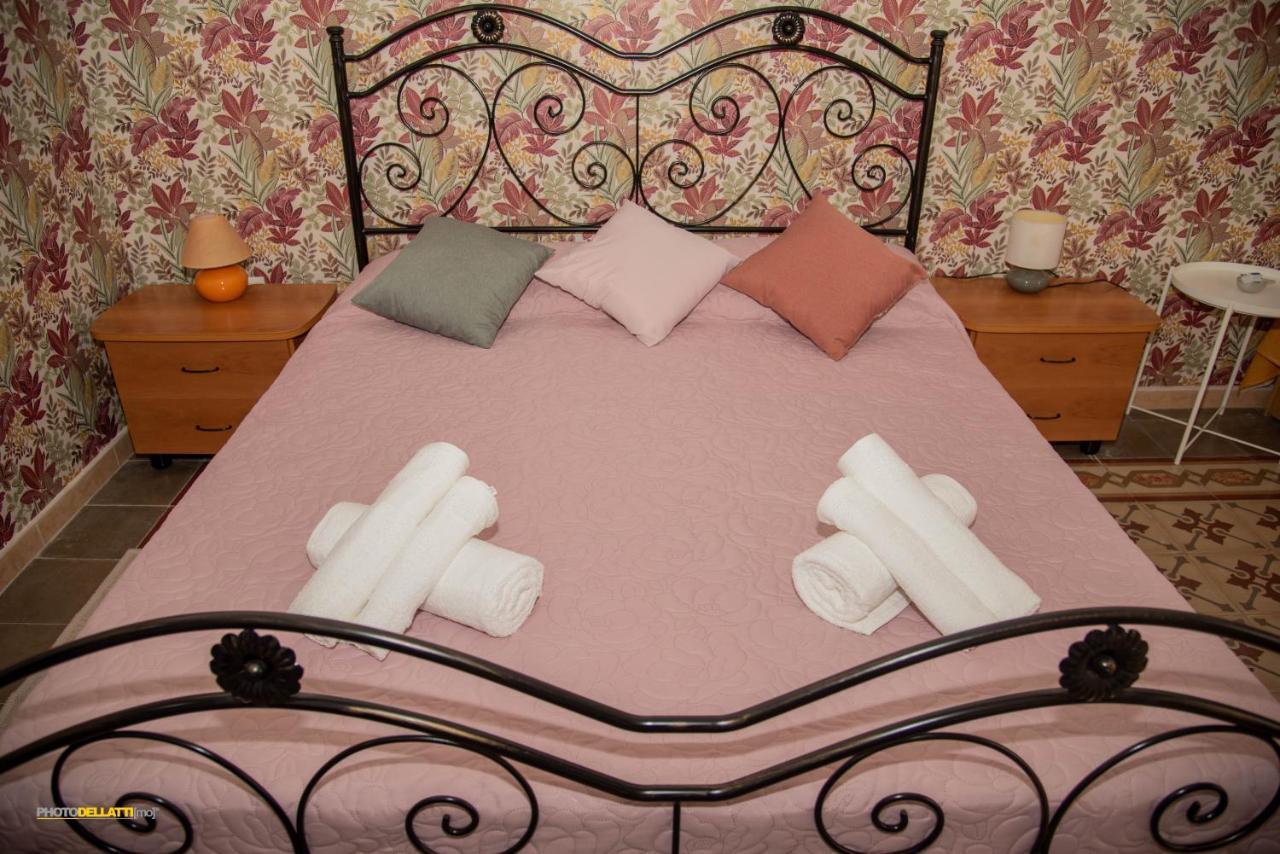 Victoria Suite Casa Vacanza Таранто Екстериор снимка
